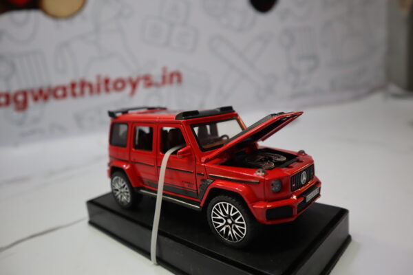 1:32 Scale Die-Cast Super Sports Car – Metal Toy Car with Light, Sound & Openable Doors